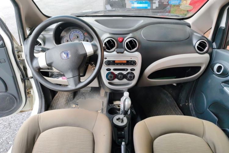 Used CHANGAN Benni mini 2011 1.0L IMT Comfort Edition Center Console