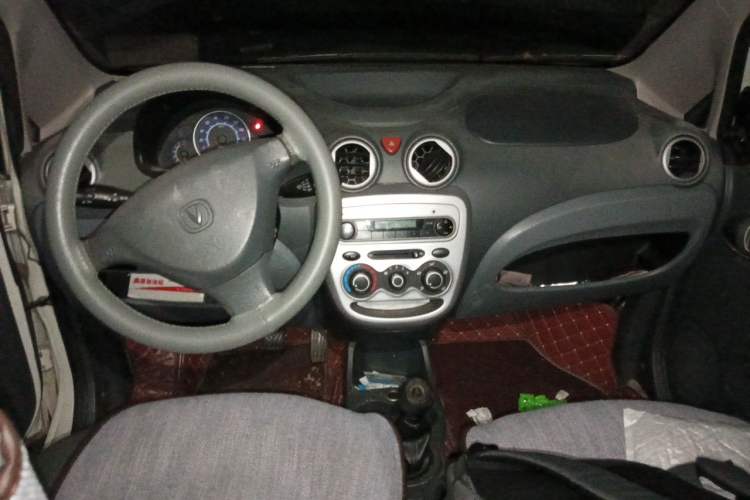 Used CHANGAN Benni mini 2011 1.0L IMT Comfort Edition Center Console