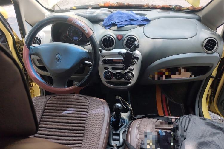 Used CHANGAN Benni mini 2011 1.0L IMT Comfort Edition Center Console