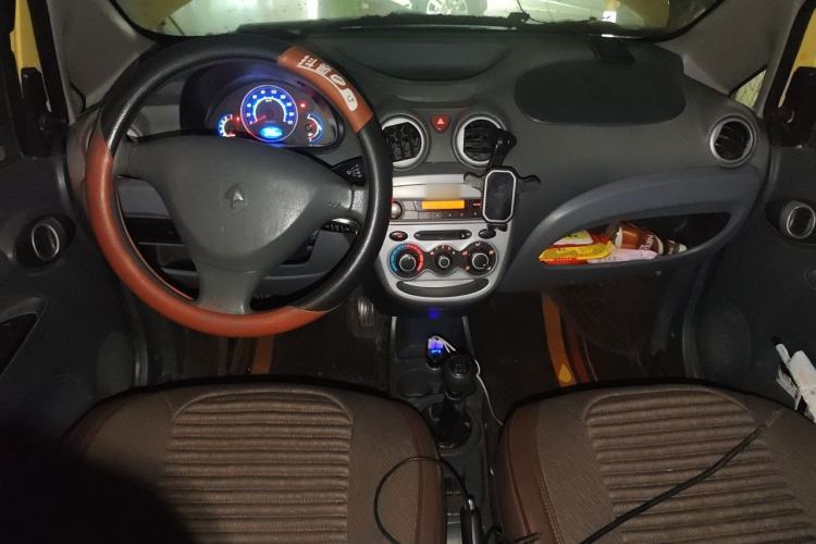 Used CHANGAN Benni mini 2011 1.0L IMT Comfort Edition Center Console