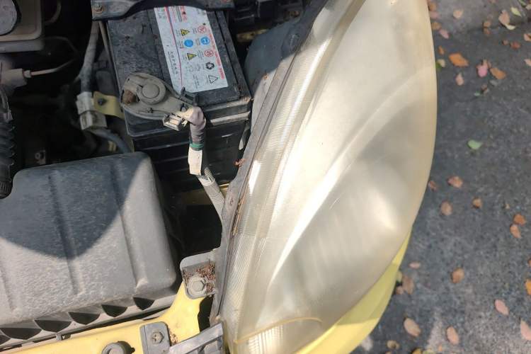 Used CHANGAN Benni mini 2011 1.0L IMT Comfort Edition Engine Bay Left