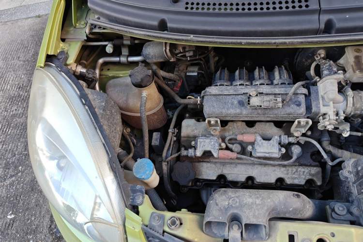 Used CHANGAN Benni mini 2012 1.0L Manual Fashion Edition China V Standard Engine Bay Right