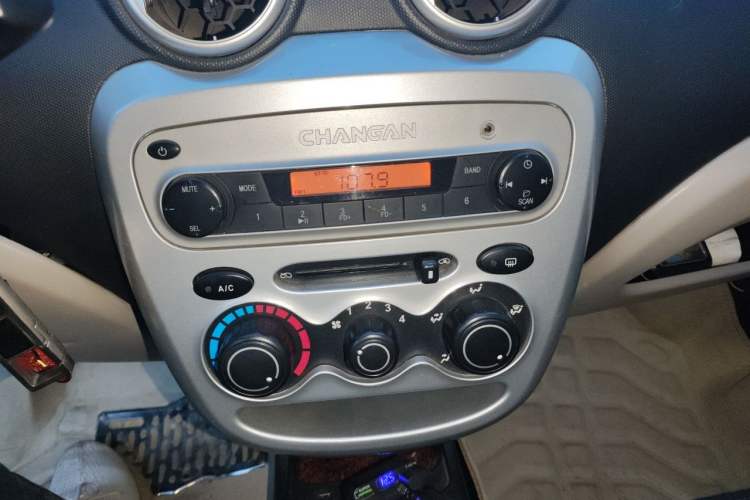 Used CHANGAN Benni mini 2012 1.0L Manual Fashion Edition China IV Standard Audio And AC Panel