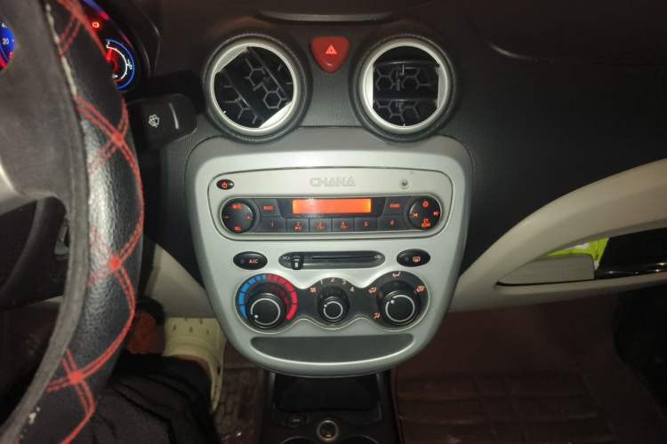 Used CHANGAN Benni mini 2012 1.0L Manual Fashion Edition China IV Standard Audio And AC Panel