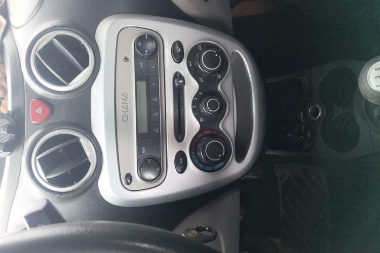 Used CHANGAN Benni mini 2012 1.0L Manual Fashion Edition China IV Standard Audio And AC Panel