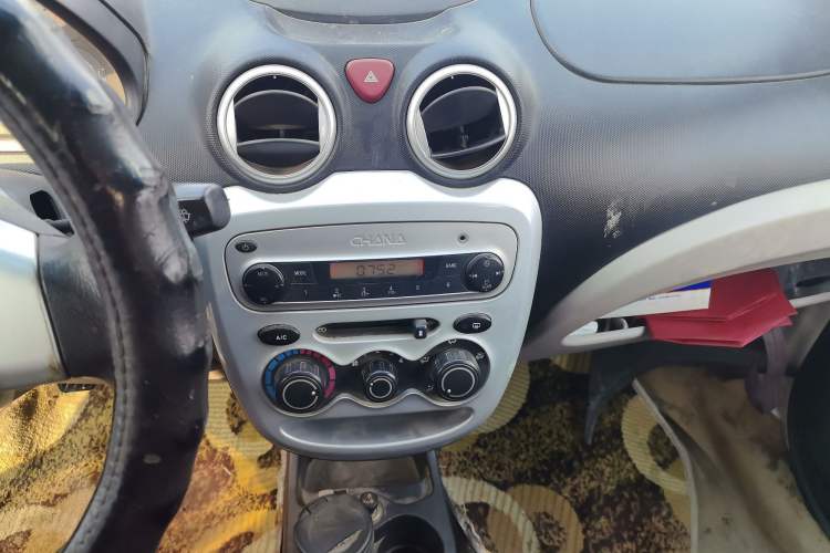 Used CHANGAN Benni mini 2012 1.0L Manual Fashion Edition China IV Standard Audio And AC Panel