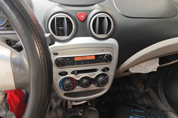 Used CHANGAN Benni mini 2012 1.0L Manual Fashion Edition China IV Standard Audio And AC Panel