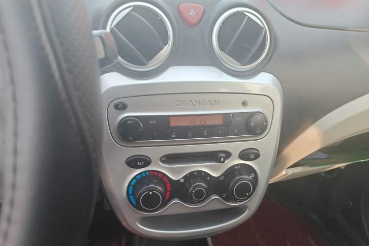 Used CHANGAN Benni mini 2012 1.0L Manual Fashion Edition China IV Standard Audio And AC Panel