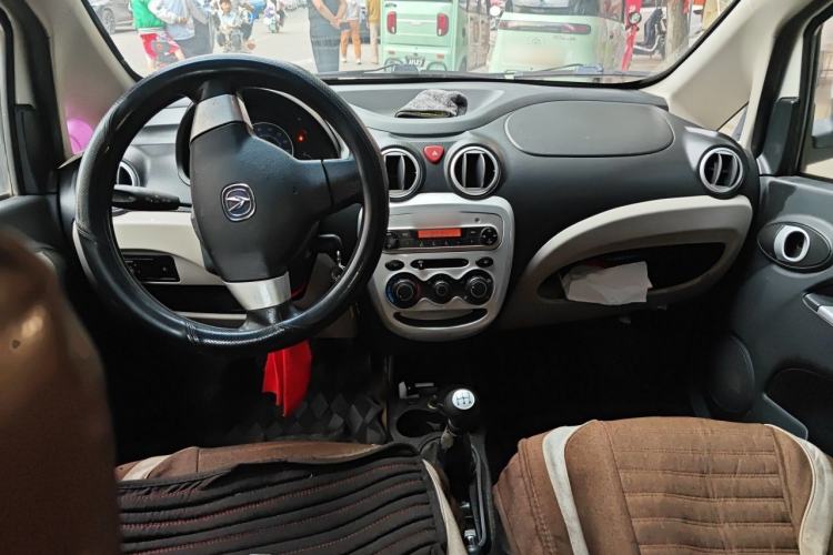 Used CHANGAN Benni mini 2012 1.0L Manual Fashion Edition China IV Standard Center Console
