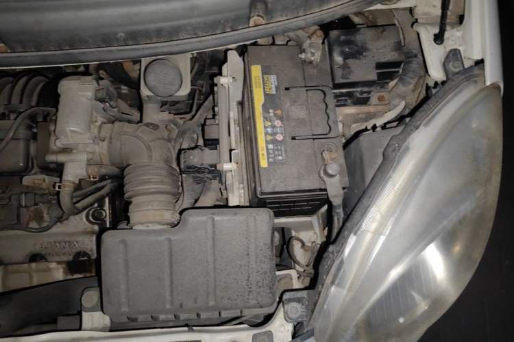 Used CHANGAN Benni mini 2012 1.0L IMT Fashion Edition China IV Standard Engine Bay Left