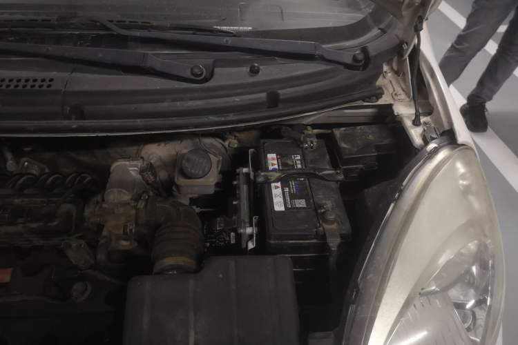 Used CHANGAN Benni mini 2012 1.0L IMT Fashion Edition China IV Standard Engine Bay Left