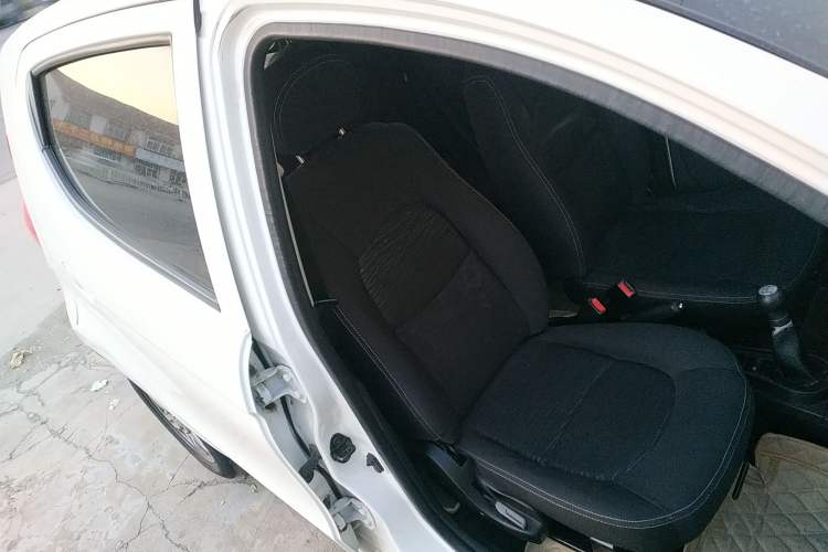 Used CHANGAN Benni mini 2012 1.0L Manual Fashion Edition China V Standard Right Front Seat