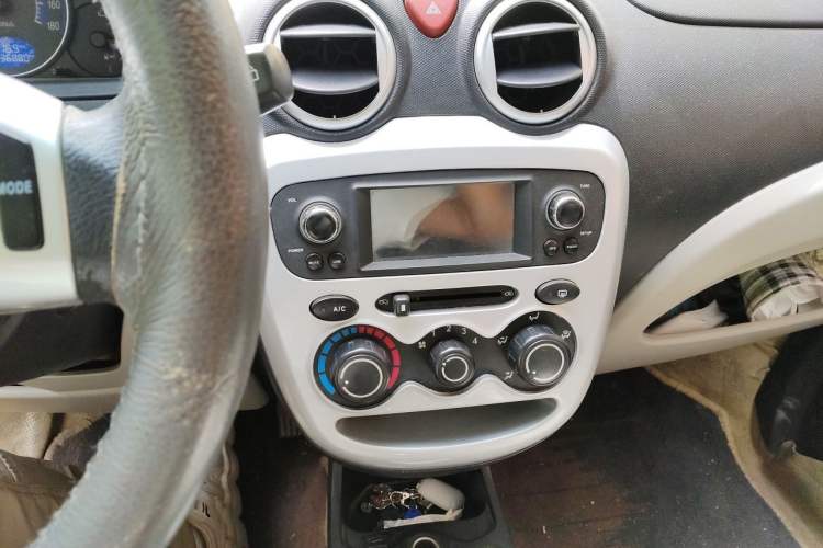 Used CHANGAN Benni mini 2012 1.0L IMT Navigation Version China IV Standard Audio And AC Panel