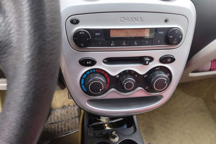 Used CHANGAN Benni mini 2012 1.0L IMT Navigation Version China IV Standard Audio And AC Panel
