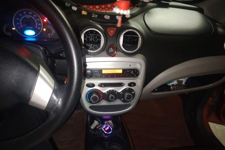Used CHANGAN Benni mini 2012 1.0L Manual Fashion Edition China IV Standard Audio And AC Panel