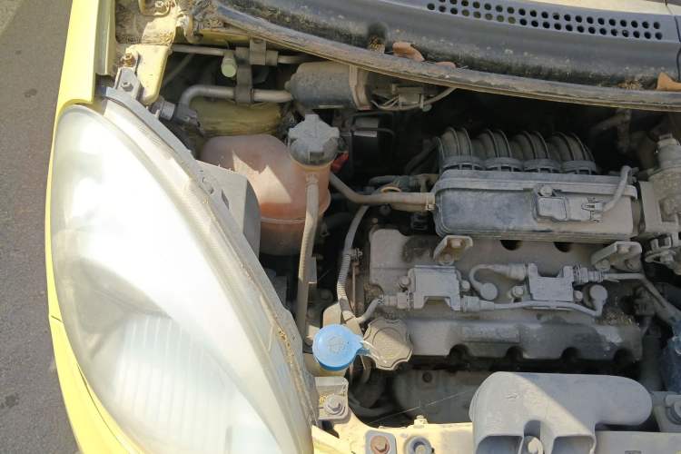 Used CHANGAN Benni mini 2012 1.0L Manual Fashion Edition China IV Standard Engine Bay Right