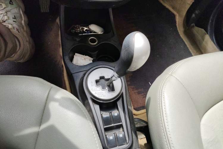 Used CHANGAN Benni mini 2012 1.0L IMT Navigation Version China IV Standard Gear Lever