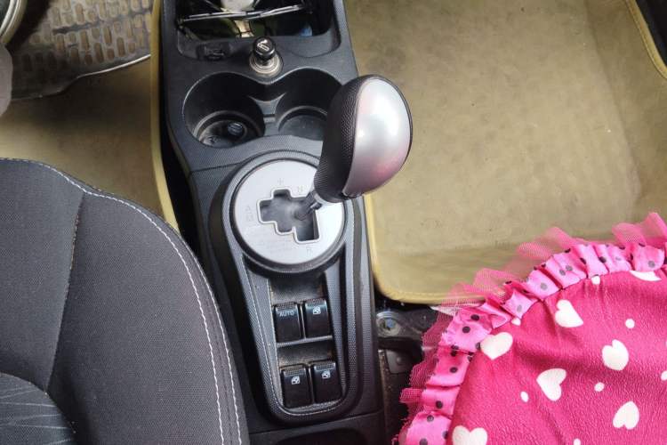 Used CHANGAN Benni mini 2012 1.0L IMT Navigation Version China IV Standard Gear Lever