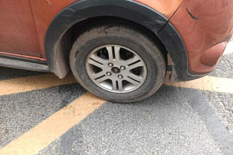 Used CHANGAN Benni mini 2012 1.0L Manual Family Edition China IV Standard Right Front Wheel Hub