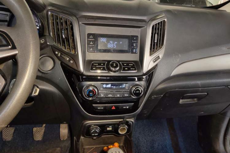 Used CHANGAN CS15 2016 1.5L Manual Fashion Edition Audio And AC Panel