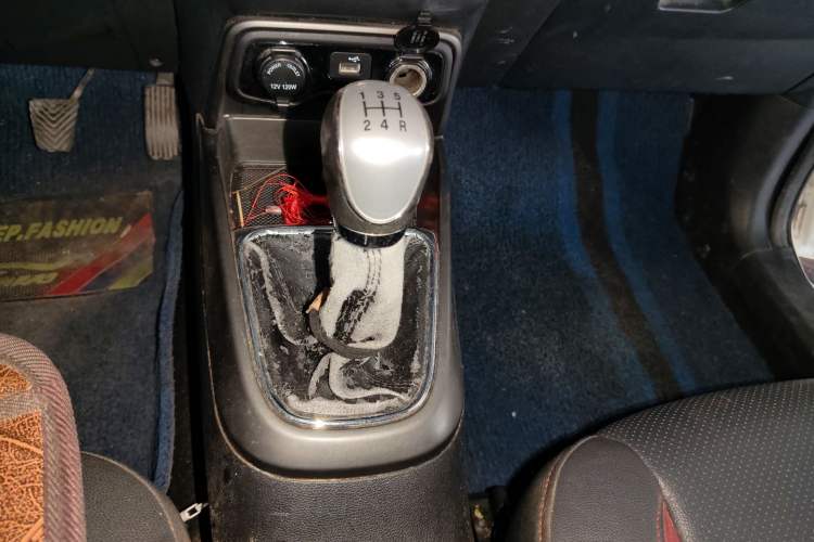 Used CHANGAN CS15 2016 1.5L Manual Fashion Edition Gear Lever