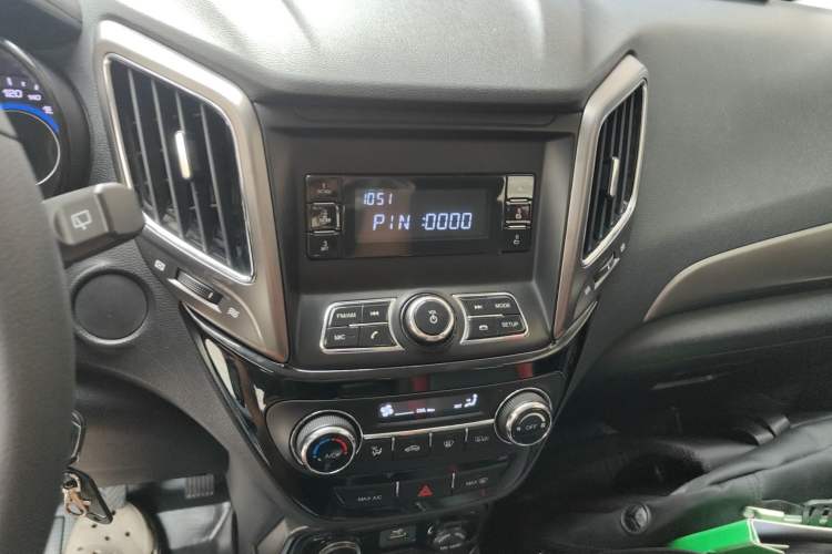 Used CHANGAN CS15 2016 1.5L Manual Fashion Edition Audio And AC Panel