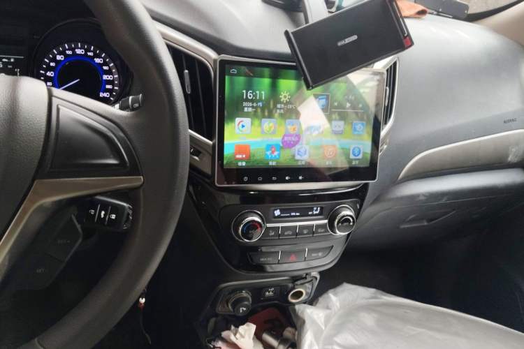 Used CHANGAN CS15 2016 1.5L Manual Fashion Edition Audio And AC Panel