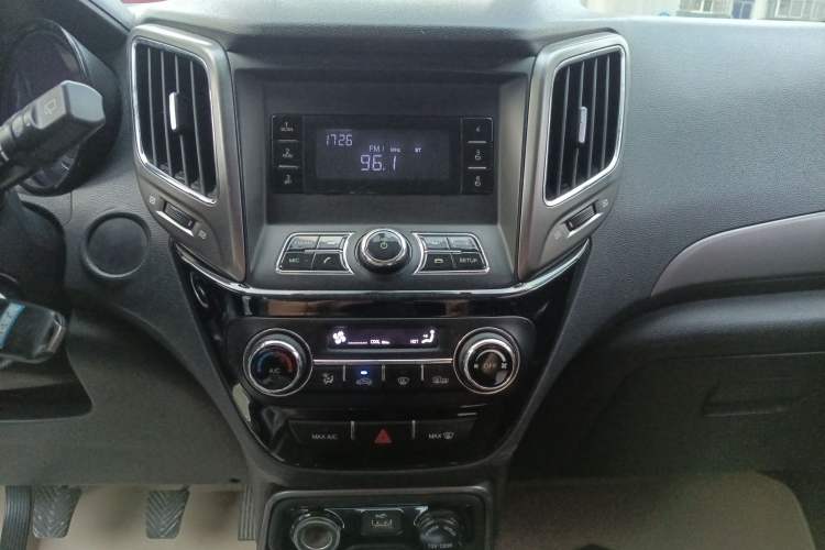 Used CHANGAN CS15 2016 1.5L Manual Fashion Edition Audio And AC Panel