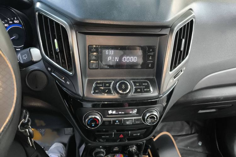 Used CHANGAN CS15 2016 1.5L Manual Fashion Edition Audio And AC Panel