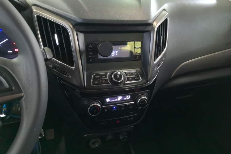 Used CHANGAN CS15 2016 1.5L Manual Fashion Edition Audio And AC Panel