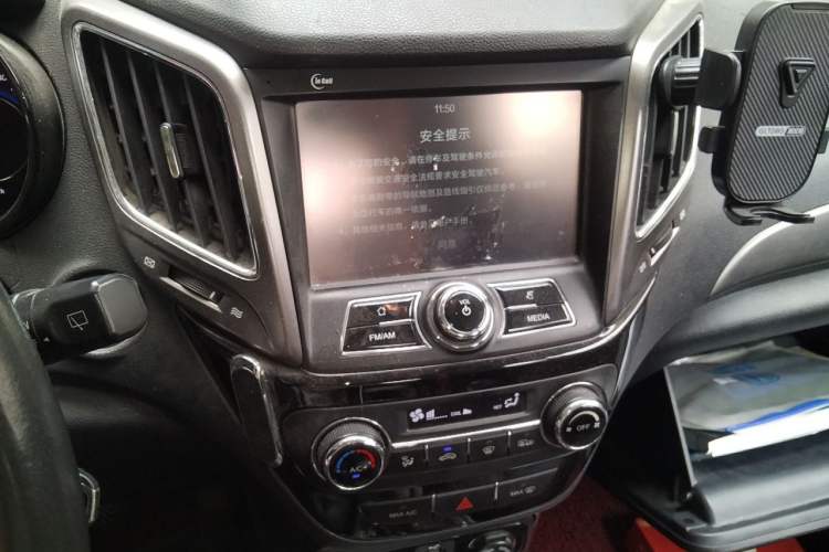Used CHANGAN CS15 2016 1.5L Manual Luxury Edition Audio And AC Panel
