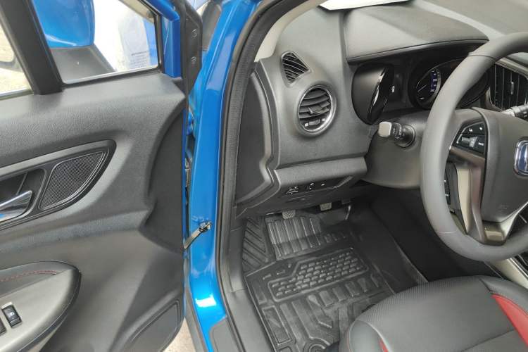 Used CHANGAN CS15 2016 1.5L Manual Fashion Edition Driver Seat