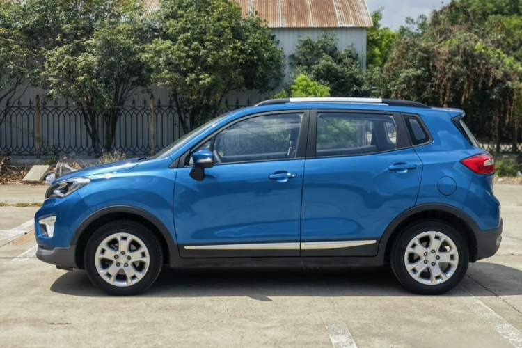 Used CHANGAN CS15 2016 1.5L Manual Fashion Edition Exterior 6