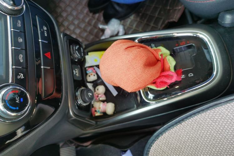 Used CHANGAN CS15 2016 1.5L Automatic Luxury Edition Gear Lever