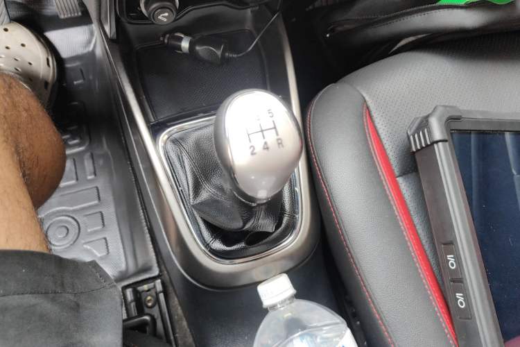 Used CHANGAN CS15 2016 1.5L Manual Fashion Edition Gear Lever