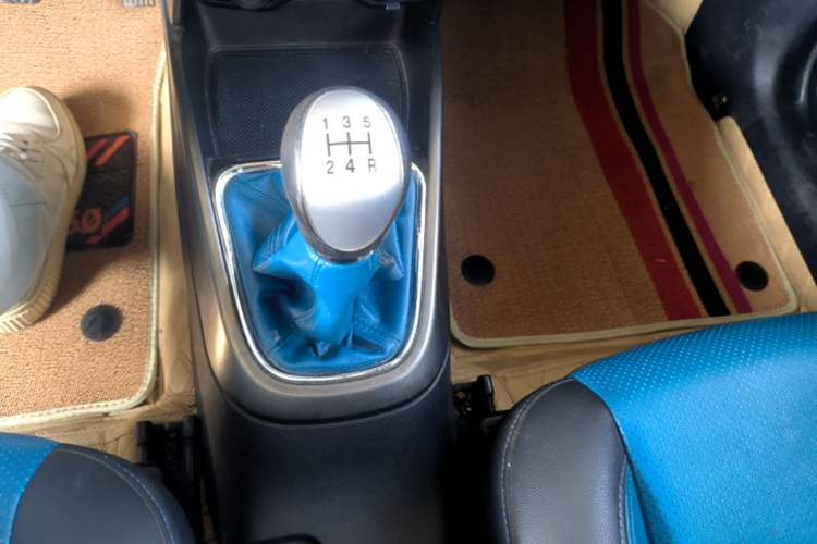 Used CHANGAN CS15 2016 1.5L Manual Fashion Edition Gear Lever