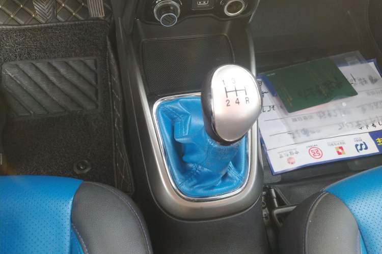 Used CHANGAN CS15 2016 1.5L Manual Fashion Edition Gear Lever