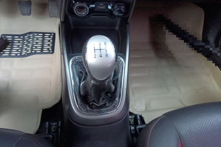 Used CHANGAN CS15 2016 1.5L Manual Fashion Edition Gear Lever