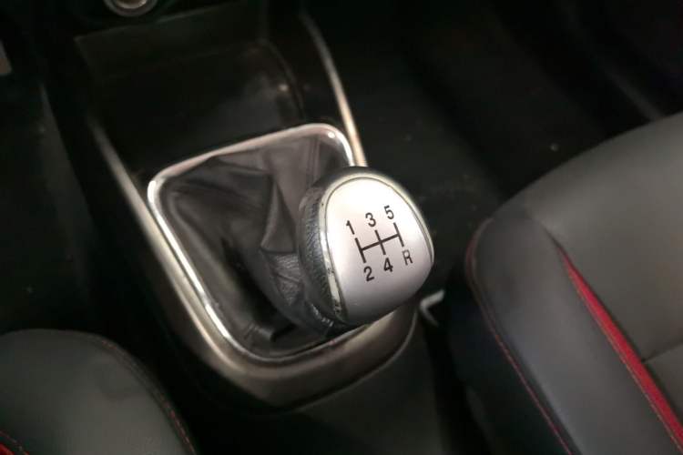 Used CHANGAN CS15 2016 1.5L Manual Fashion Edition Gear Lever