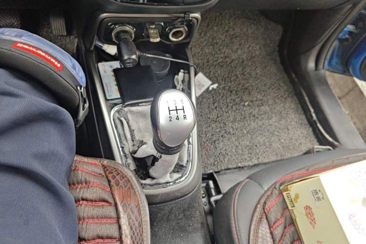 Used CHANGAN CS15 2016 1.5L Manual Fashion Edition Gear Lever