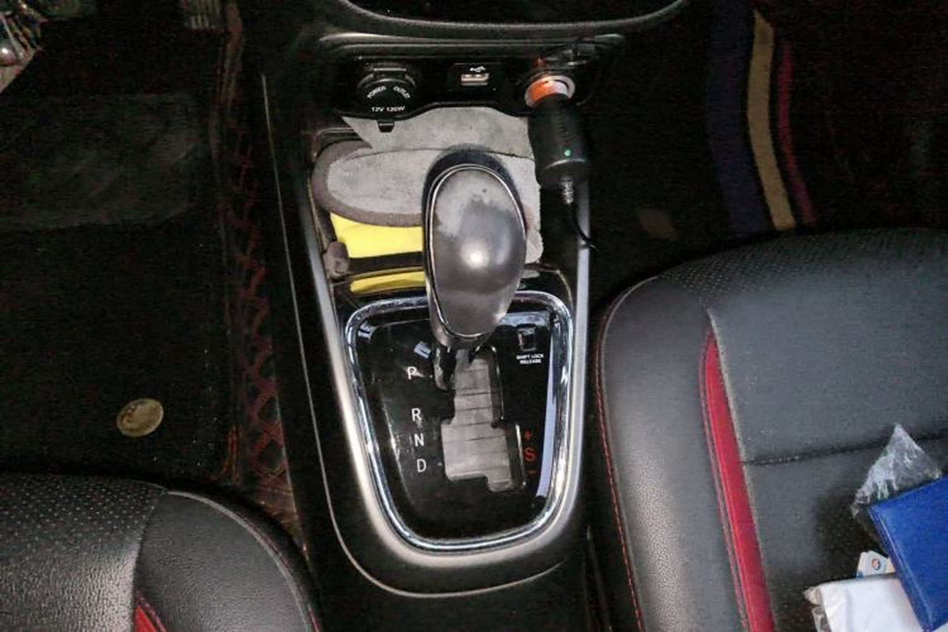 Used CHANGAN CS15 2016 1.5L Automatic Fashion Edition Gear Lever
