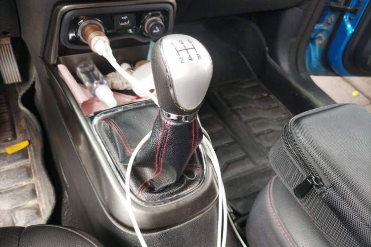 Used CHANGAN CS15 2016 1.5L Manual Fashion Edition Gear Lever