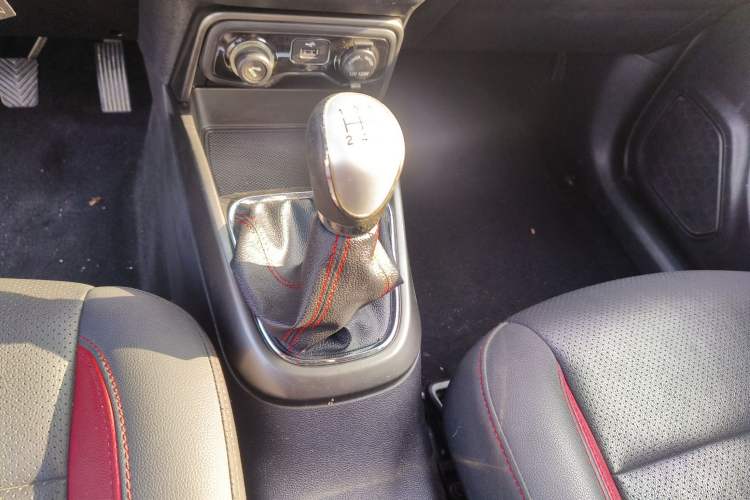 Used CHANGAN CS15 2016 1.5L Manual Fashion Edition Gear Lever