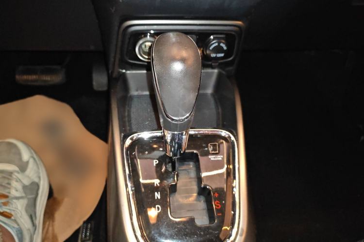 Used CHANGAN CS15 2016 1.5L Automatic Fashion Edition Gear Lever