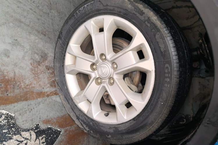 Used CHANGAN CS15 2016 1.5L Manual Fashion Edition Left Front Wheel Hub