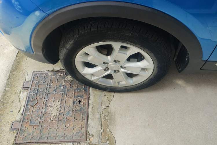 Used CHANGAN CS15 2016 1.5L Manual Fashion Edition Left Front Wheel Hub