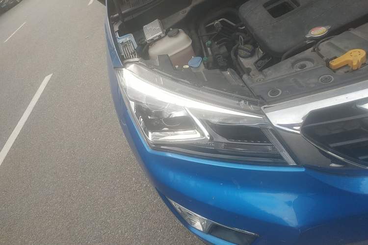 Used CHANGAN CS15 2016 1.5L Manual Luxury Edition Right Front Headlight