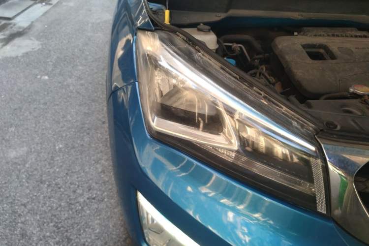 Used CHANGAN CS15 2016 1.5L Manual Luxury Edition Right Front Headlight