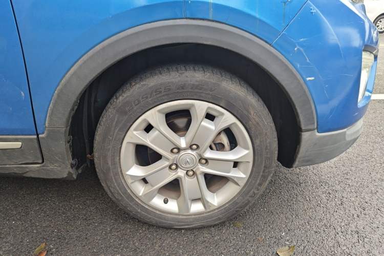 Used CHANGAN CS15 2016 1.5L Manual Fashion Edition Right Front Wheel Hub
