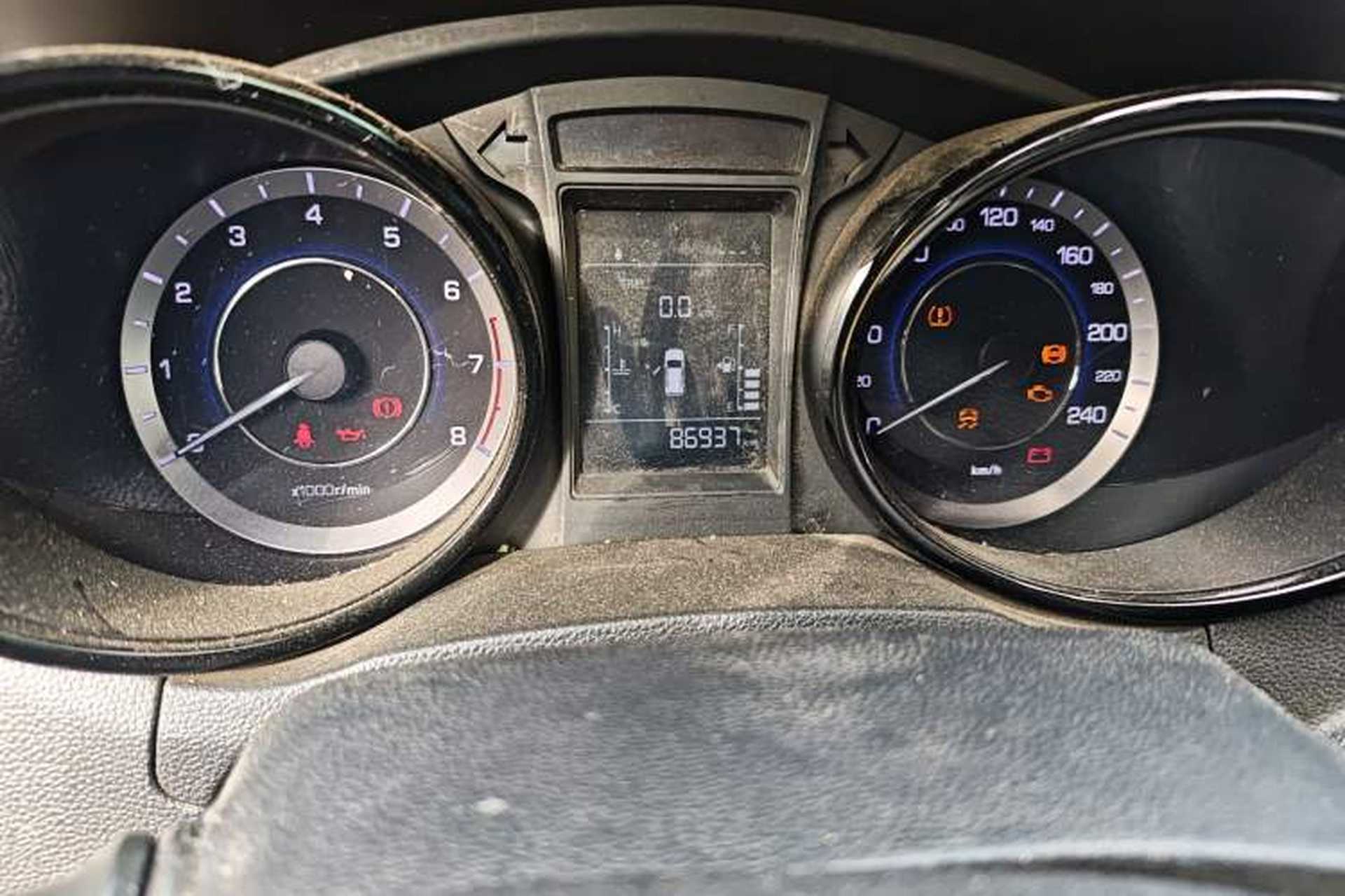 Used CHANGAN CS15 2016 1.5L Manual Luxury Edition Odometer Close Up